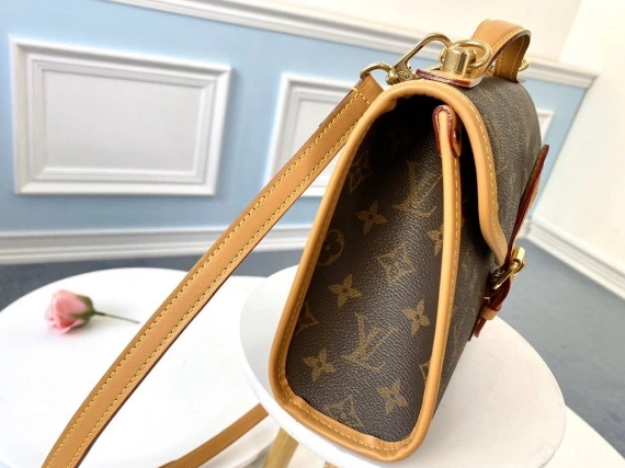 First bag ru LOUIS IVY VUITTON 0813